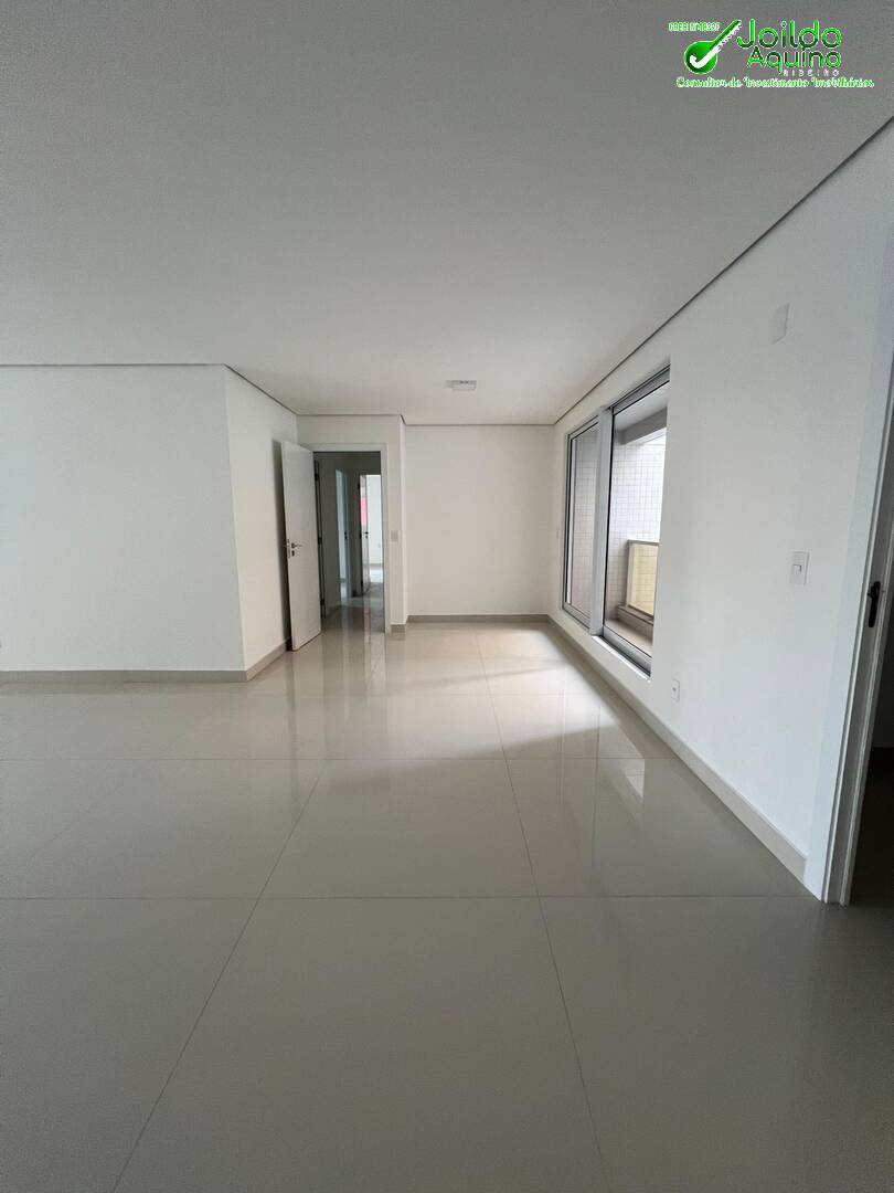 Apartamento à venda com 4 quartos, 230m² - Foto 5