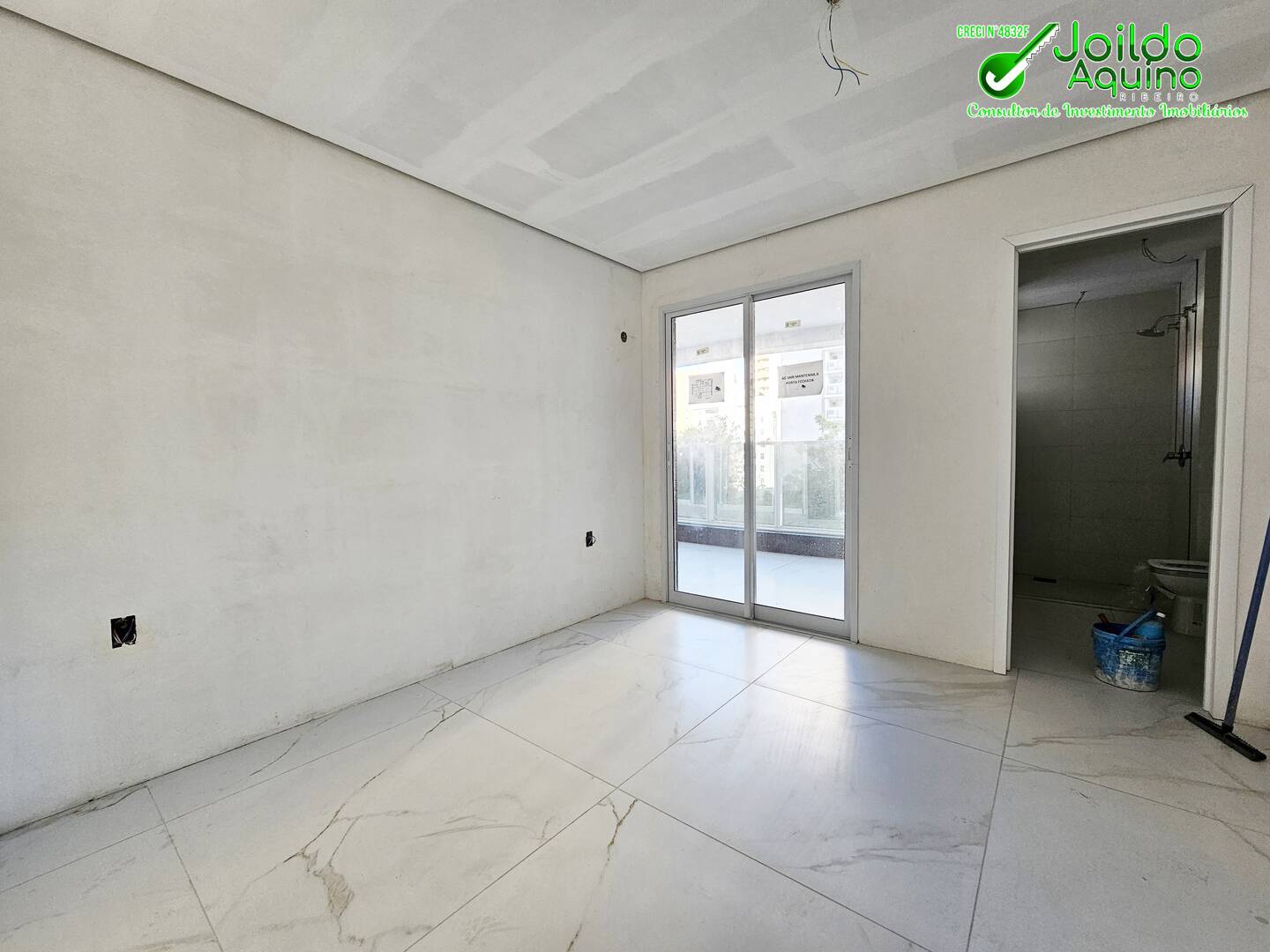 Apartamento à venda com 4 quartos, 218m² - Foto 9